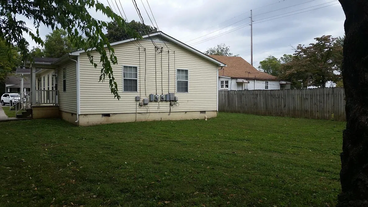716 Stevens Avenue NE — Photo 4