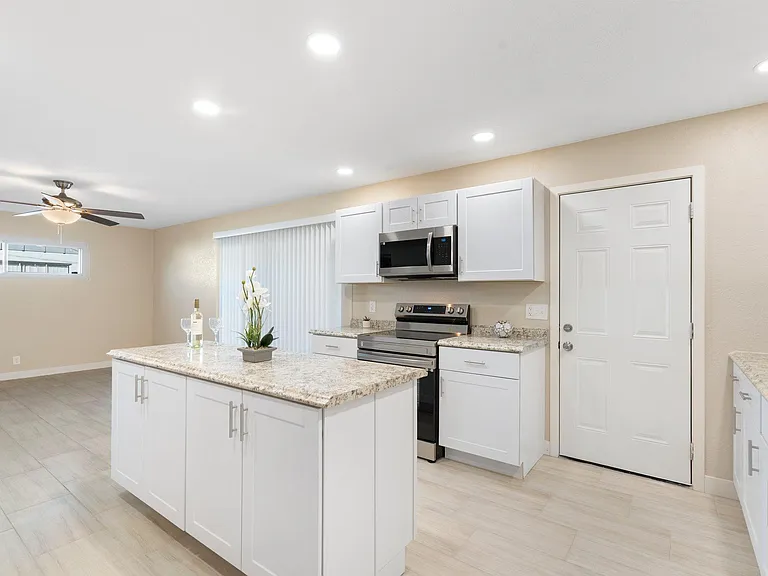 3120 W Columbine Dr — Photo 9