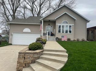 202 Fairway Dr, Clear Lake, IA 50428
