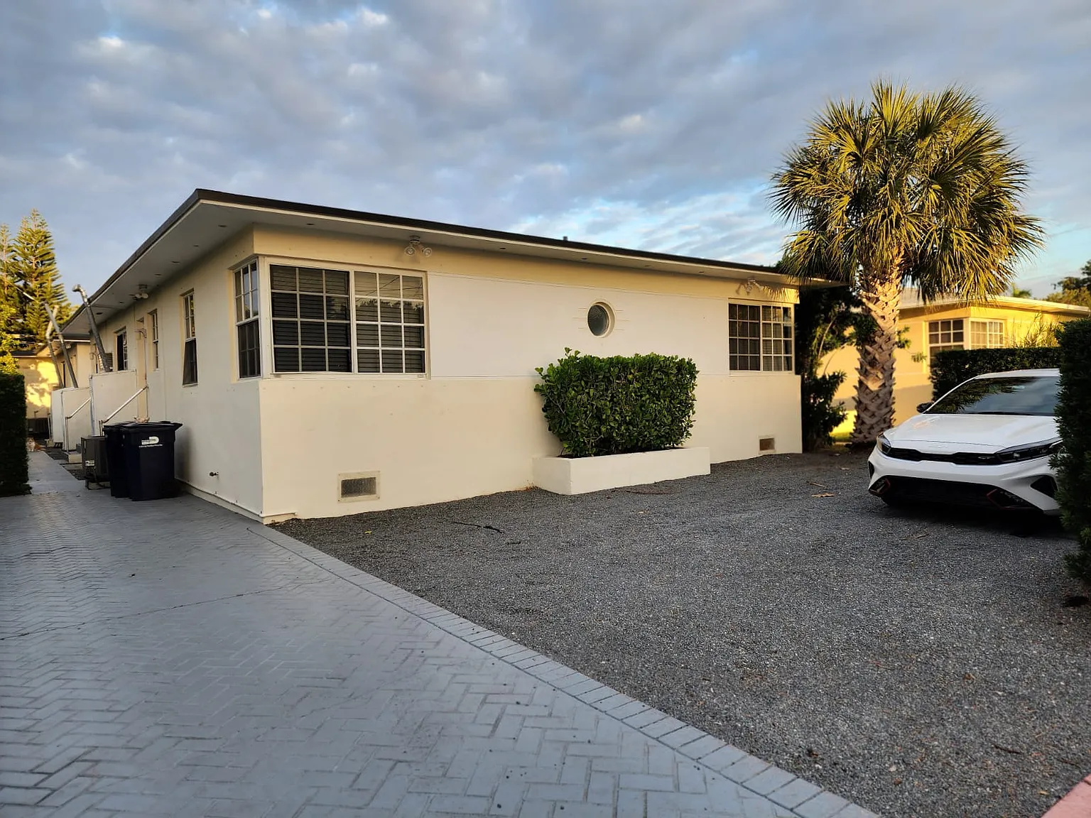 2 bed, 900 sqft, $2,300 — Photo 1