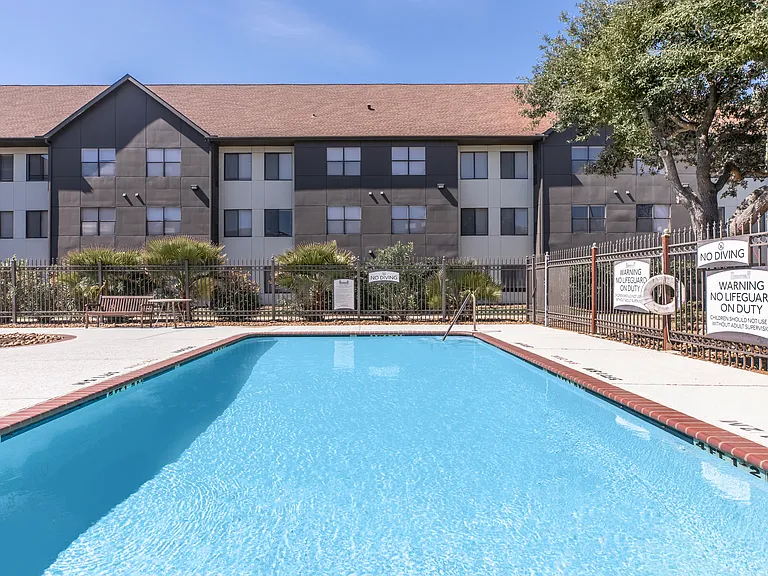 Perla 249 Apartments — Photo 14