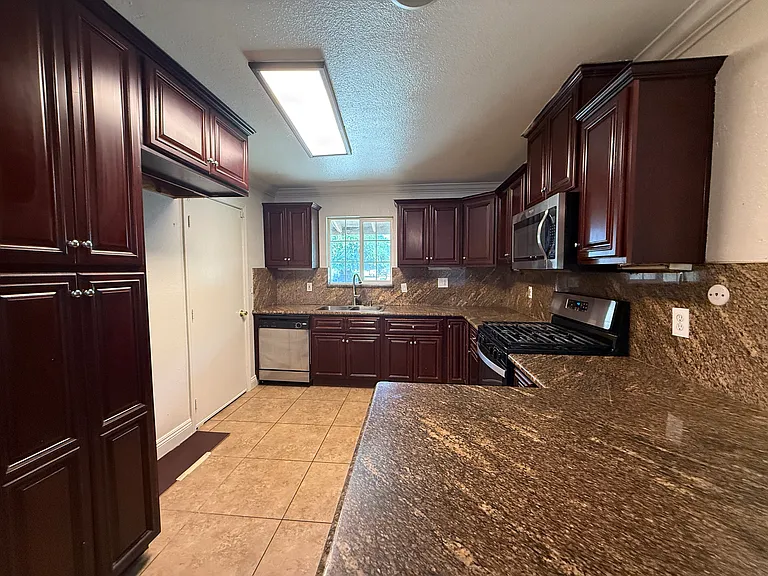 7540 Lemon Hill Ave — Photo 4