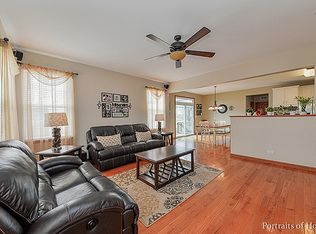 424 Kensington Dr, Oswego, IL 60543