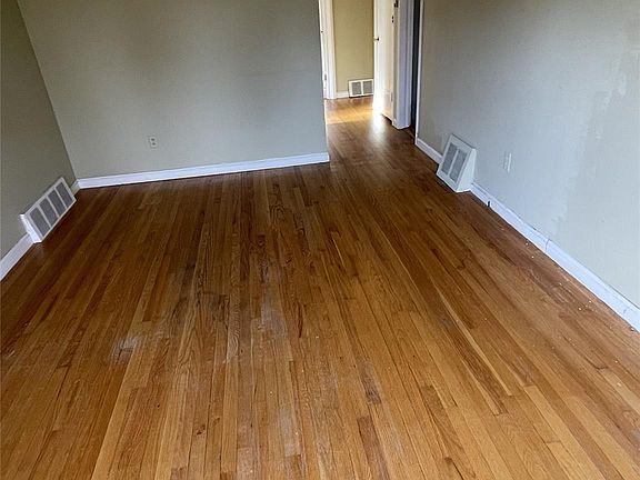 4th image of 1078 Dover Rd