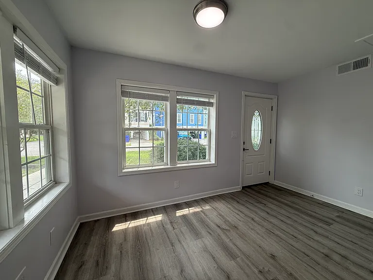 120 N Pinewood Dr #1 — Photo 3