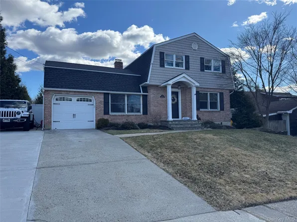 17 Wade Drive, Lake Grove, NY 11755
