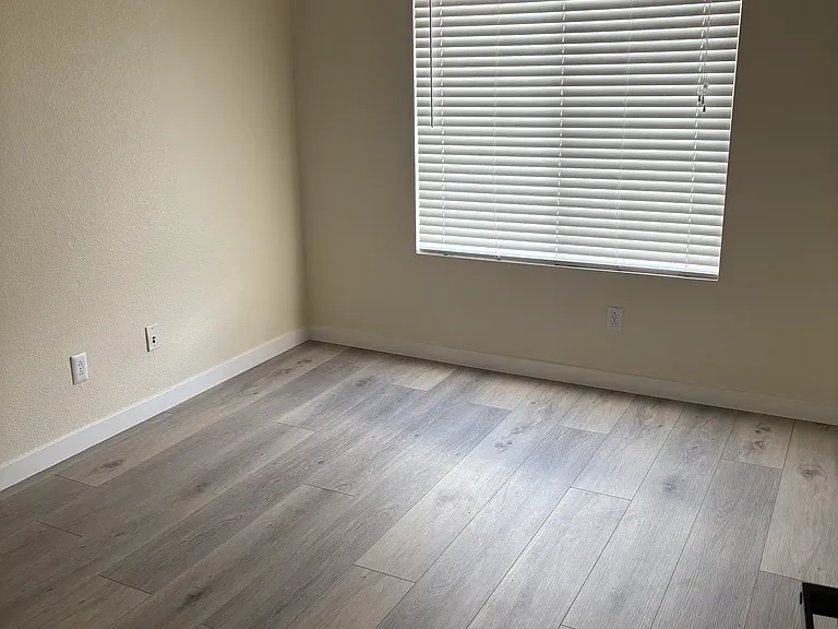 12371 W Monroe St — Photo 14