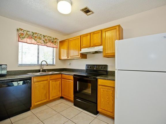 4th image of 190 Ensenada St SE
