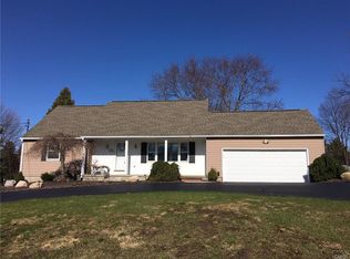 4916 Manor Hill Dr, Syracuse, NY 13215