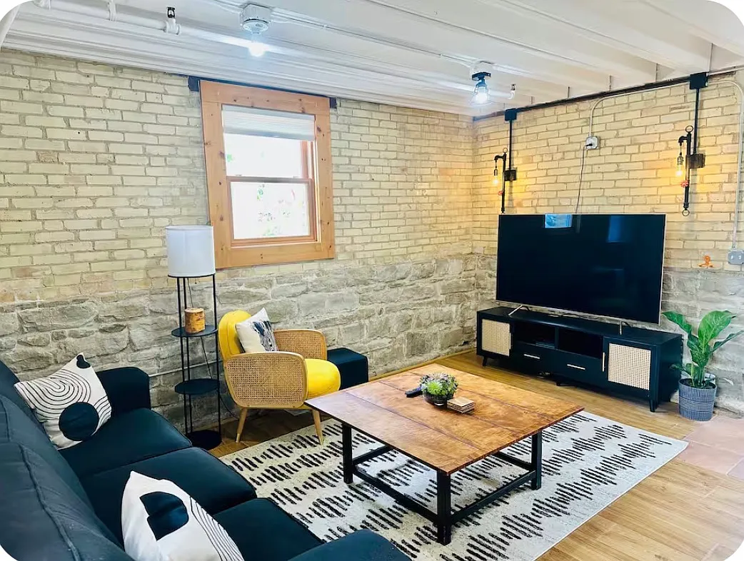 2 bed, 1080 sqft, $2,600 — Photo 2