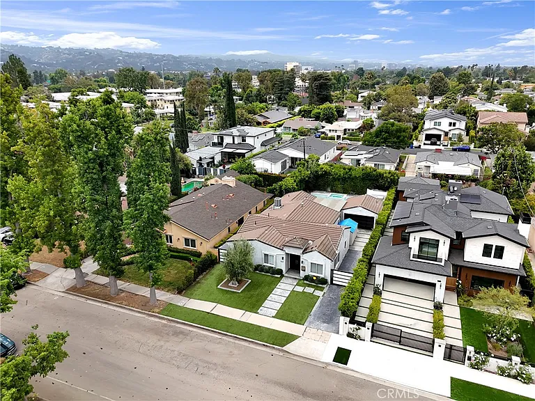 4925 Nagle Ave — Photo 44