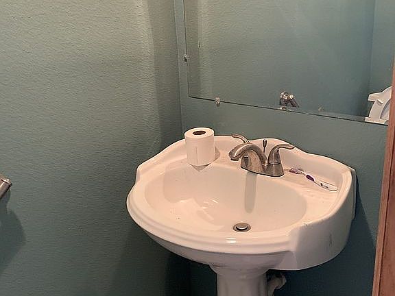 5th image of 8572 Pico Ave