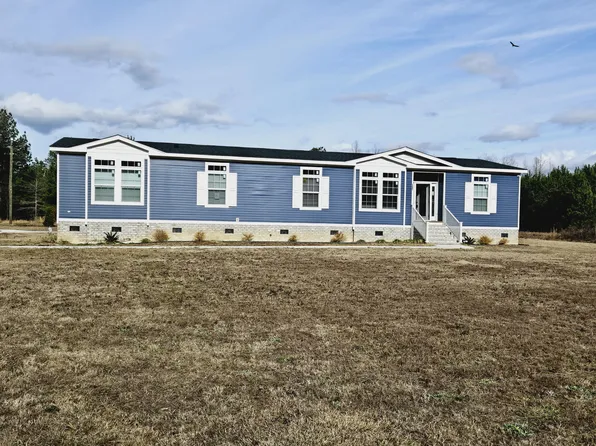 1407 Community Ave, Smoaks, SC 29481
