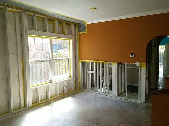 4th image of 643 NW 1st Ave #643