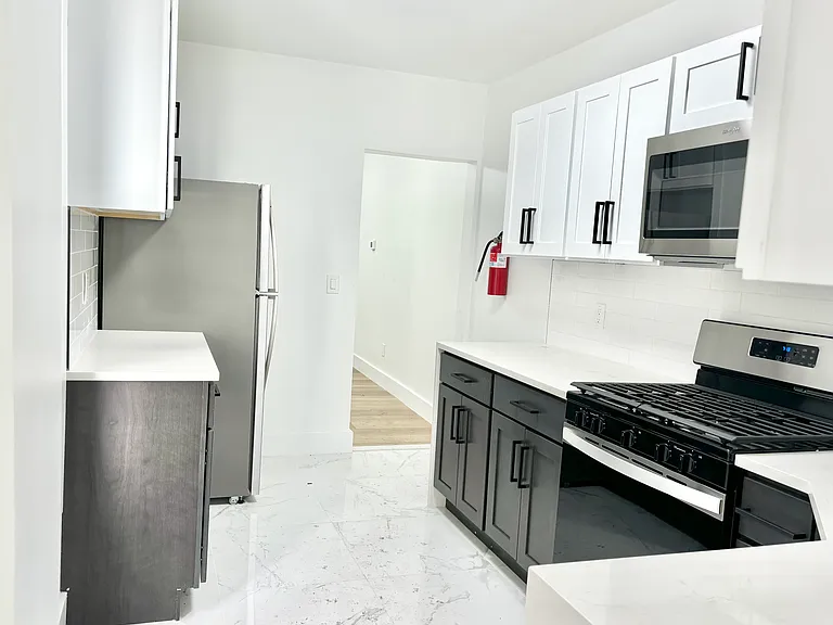 181 Washington St — Photo 5