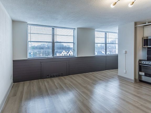 2nd image of 1387 Central Ave APT 101