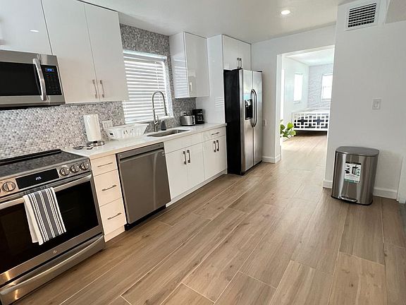 5th image of 1105 NE 10th St APT 2