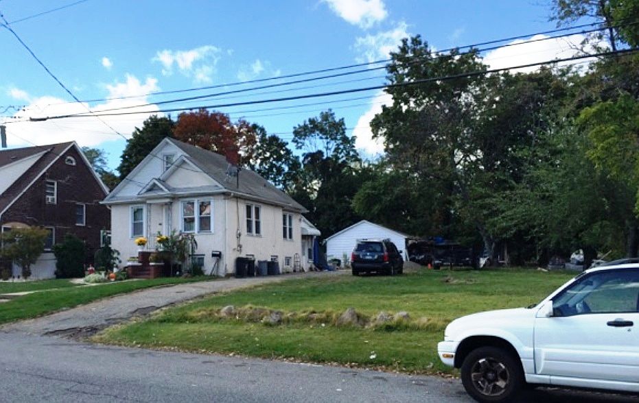 1st image of 40 Eunice Pl
