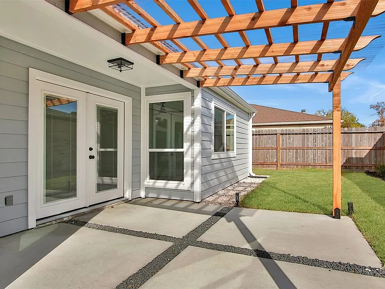 8518 Furlong Ln — Photo 30
