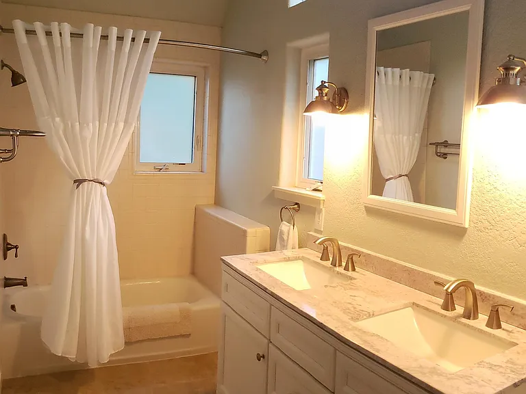 Shared bath upstairs