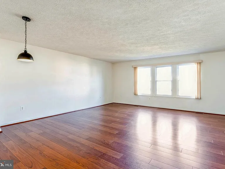 8 Tatler Pl — Photo 28