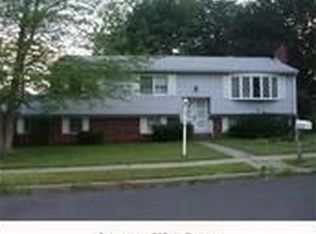 8 Pierson Dr, West Haven, CT 06516