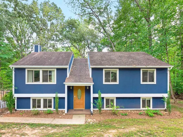 304 Crestfield Ct, Charlottesville, VA 22911