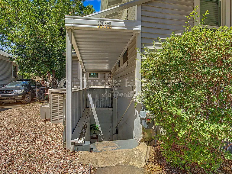 4205 S Lincoln St — Photo 3