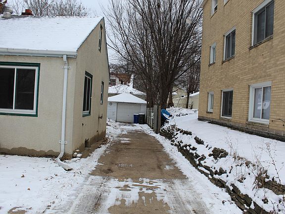 3rd image of 1120 Western Ave N