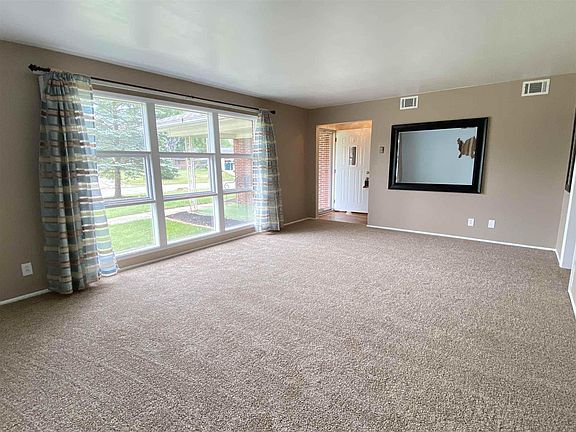5th image of 2100 W Surrey Dr