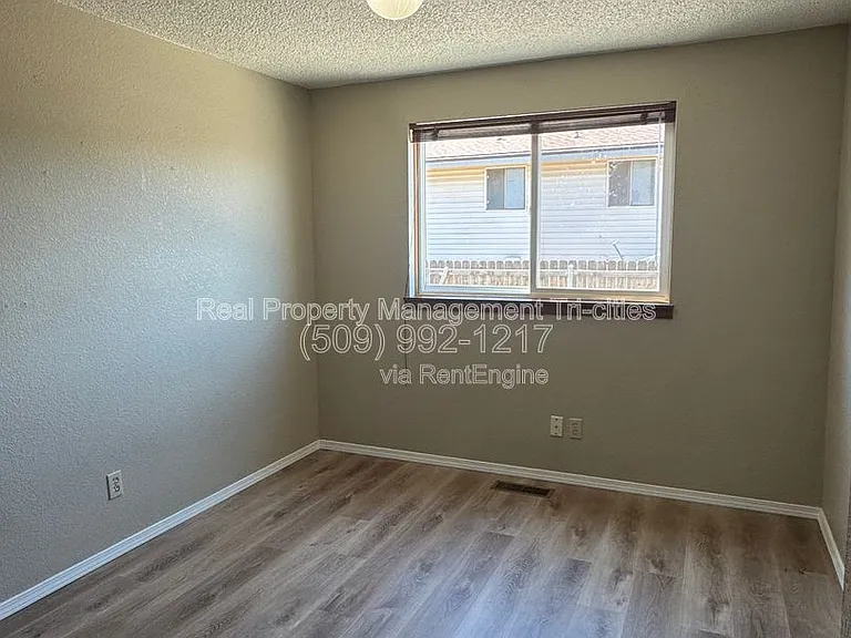 4311 Desert Pl — Photo 13