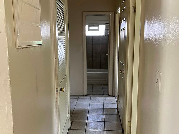 5th image of 640 Anna St