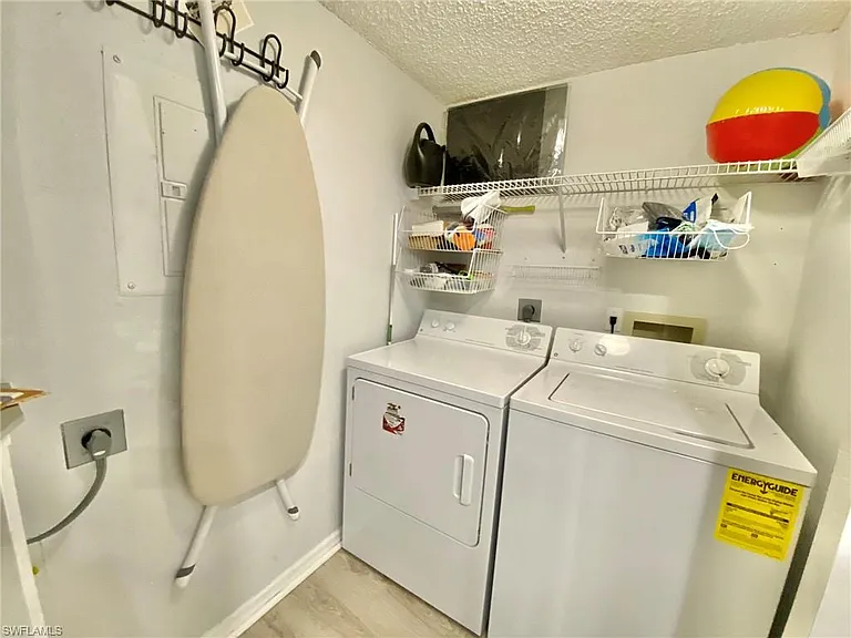 1096 Woodshire Ln #C212 — Photo 27
