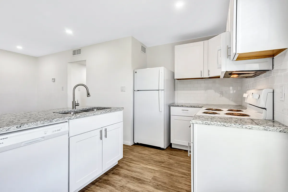 Building Photo - 901 Bessie St #205