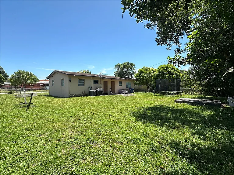 10741 SW 150th Ter — Photo 4