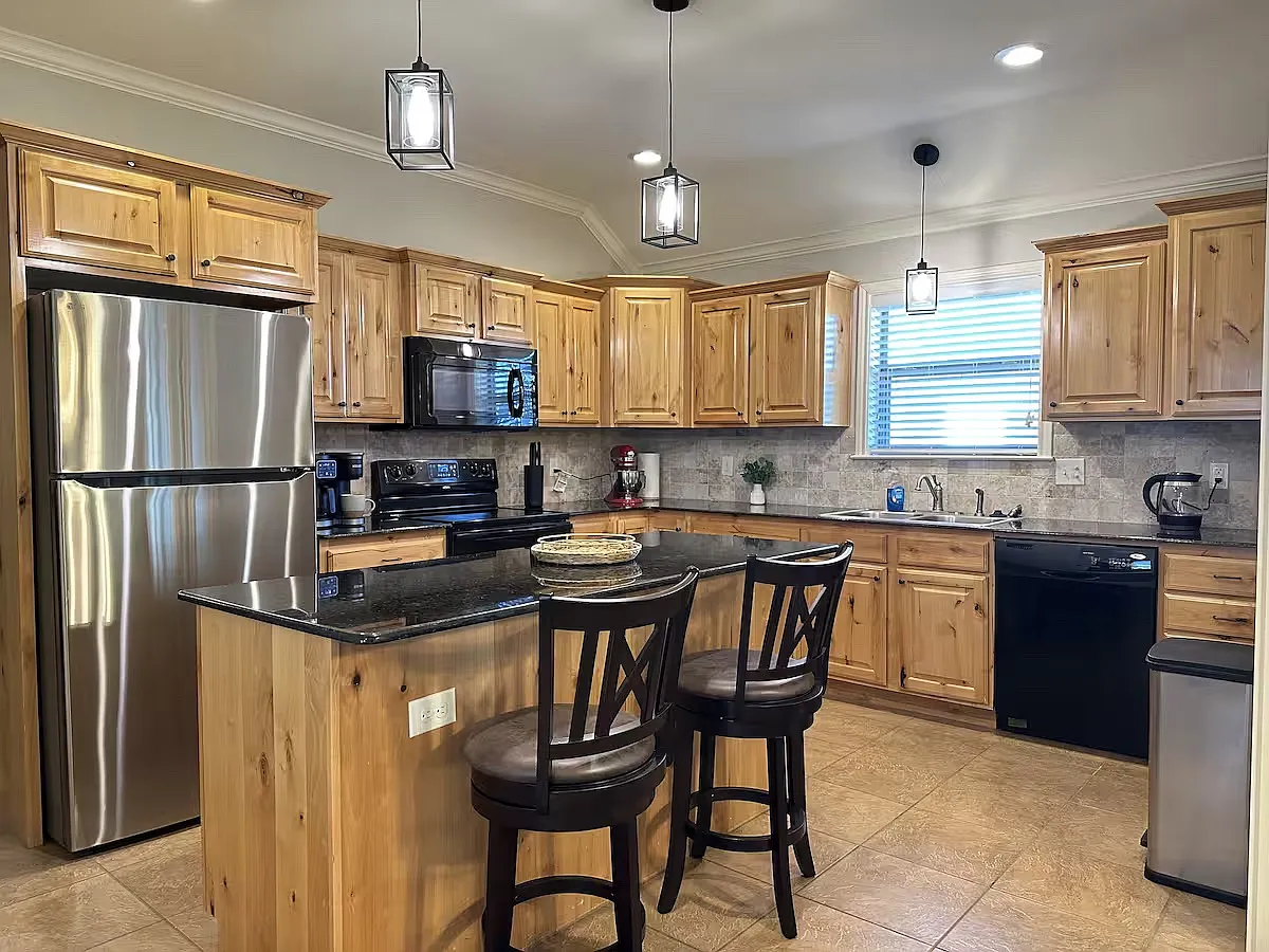 601 Penny Ln — Photo 3