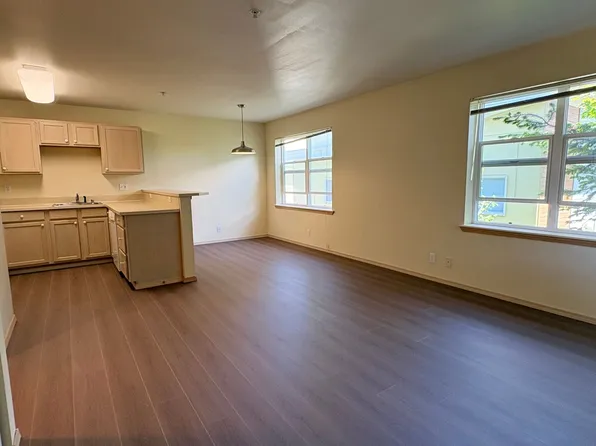 Conveniently Located 1 and 2 Bed Apartments w/ In-Unit Laundry!, 928 N 97th St APT 303, Seattle, WA 98103