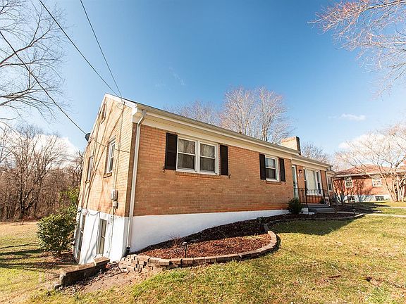 3rd image of 1303 Fenwick Dr
