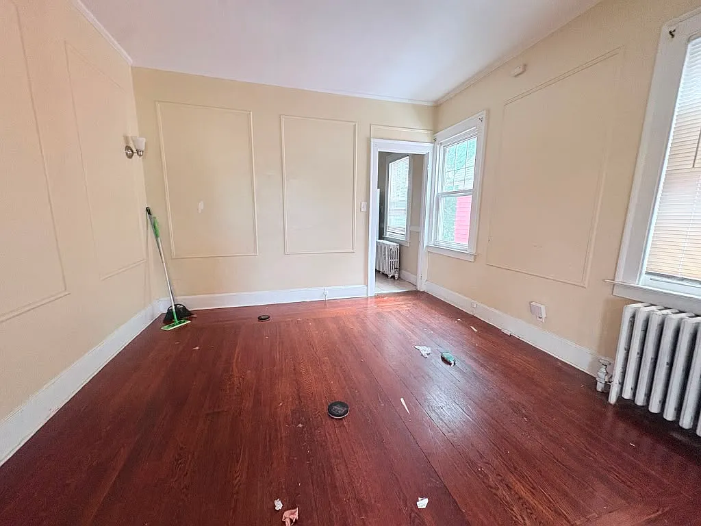 4 bed, $1,975 — Photo 2