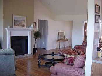 3rd image of 223 Remington Dr