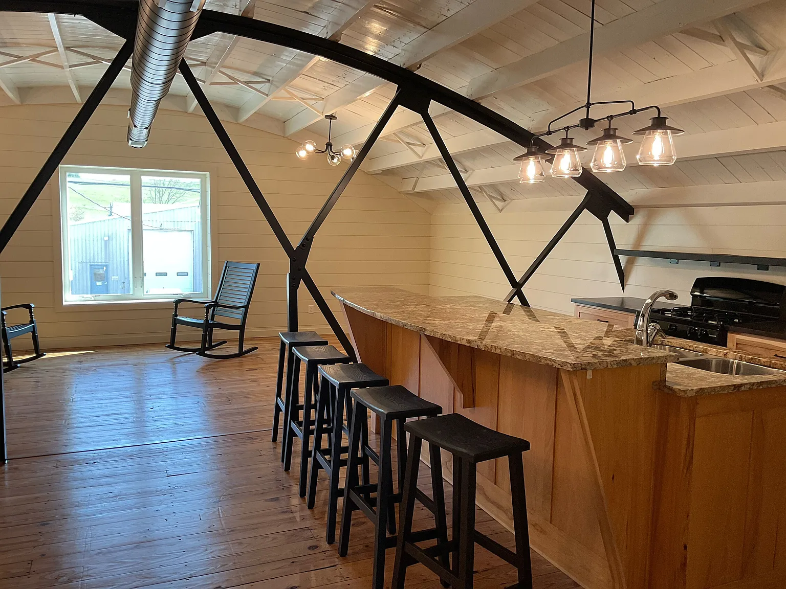 3 bed, 4365 sqft, $2,500 — Photo 4