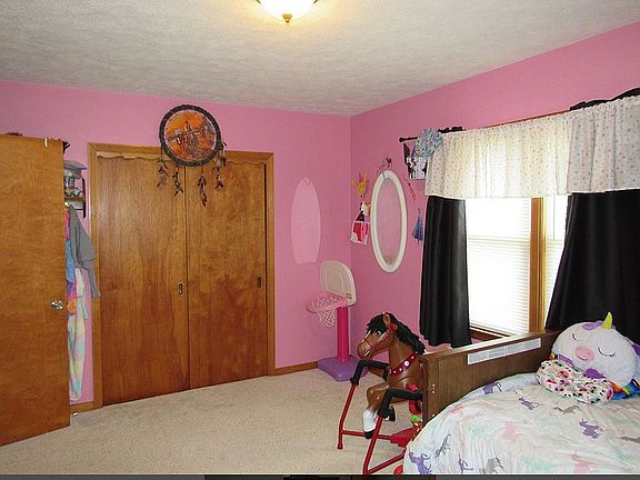 4th image of 111 W Pearl St