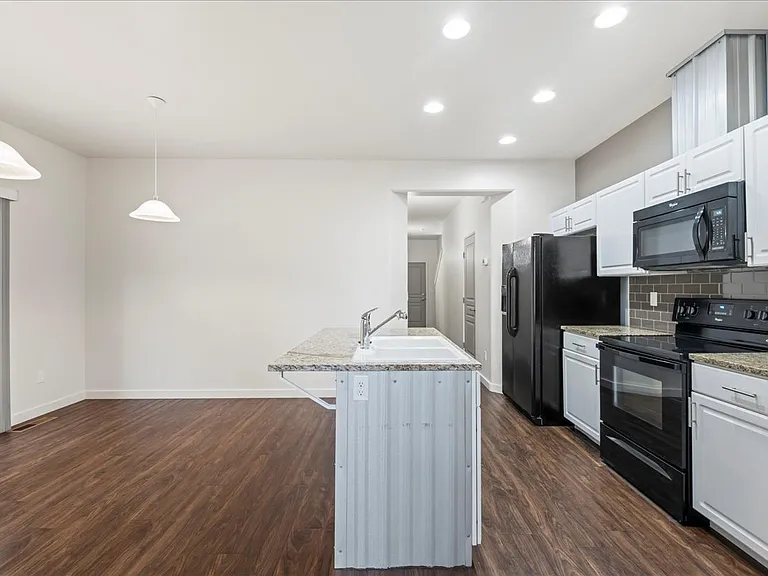 Verraso Village Townhomes — Photo 30