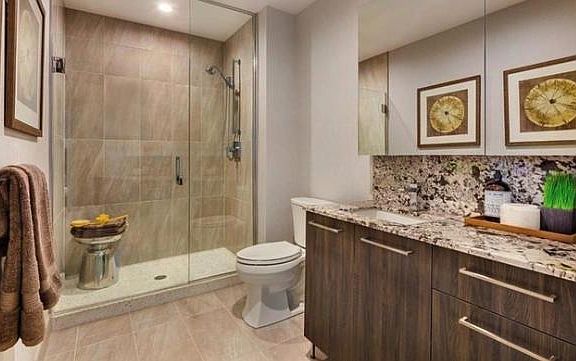 3rd image of 734 N Hudson Ave #202