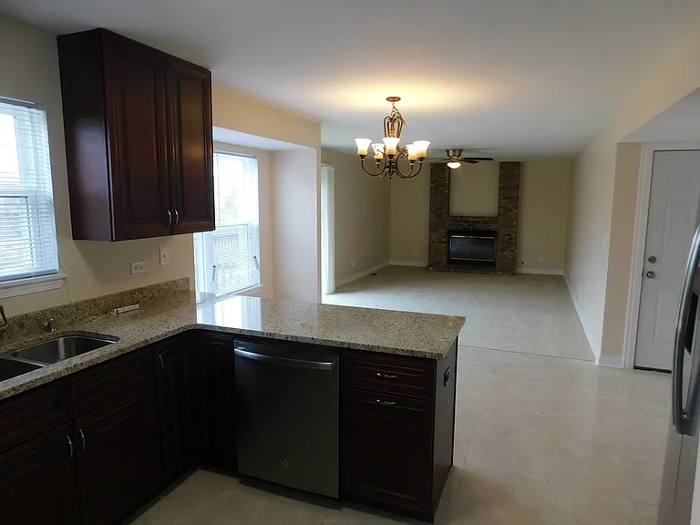 1906 Armwood Ln — Photo 5