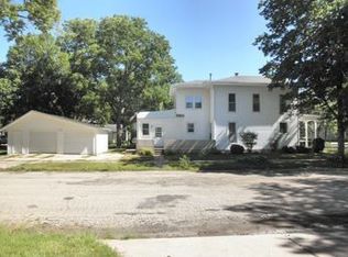301 Spriggs St, Charles City, IA 50616