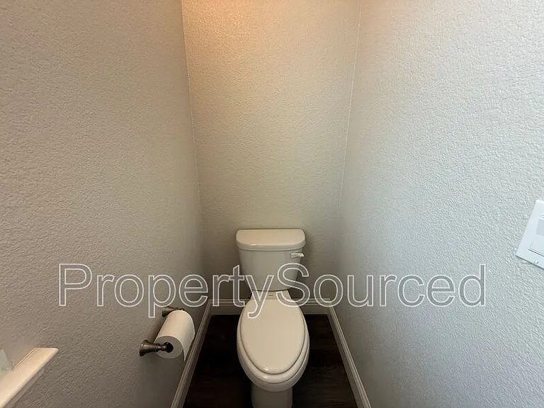 948 Posey St — Photo 33