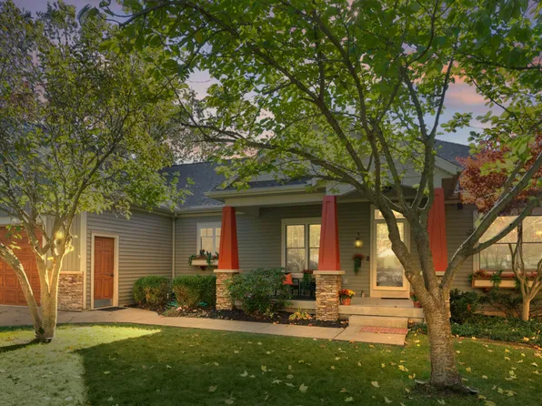 578 Melissa Ct NE, Comstock Park, MI 49321