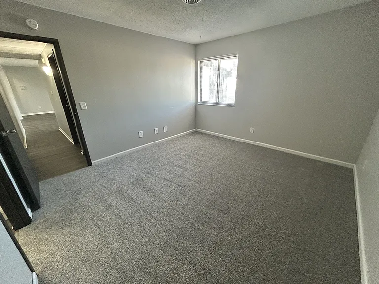 Secor Flats — Photo 64
