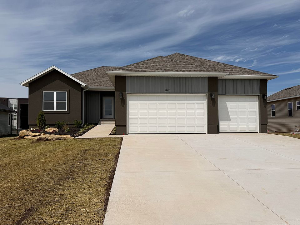 1st image of 1281 N Maxine Avenue